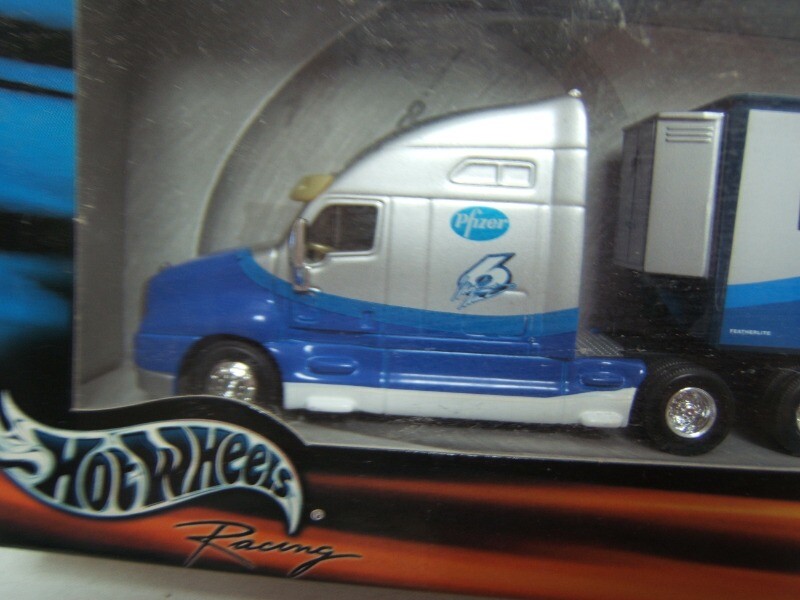 Hot Wheels 2001 Pfizer Team Transporter Roush Racing NIB 1