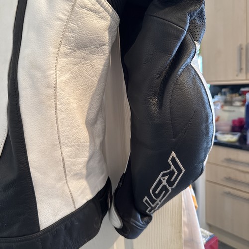 RST Tractech Leather Motorcycle Jacket Size UK 46 Full Armour Included - Picture 9 of 12