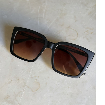 Quay Front Cover Cat Eye Sunglasses Black Frame Brown Tinted Lenses UV400
