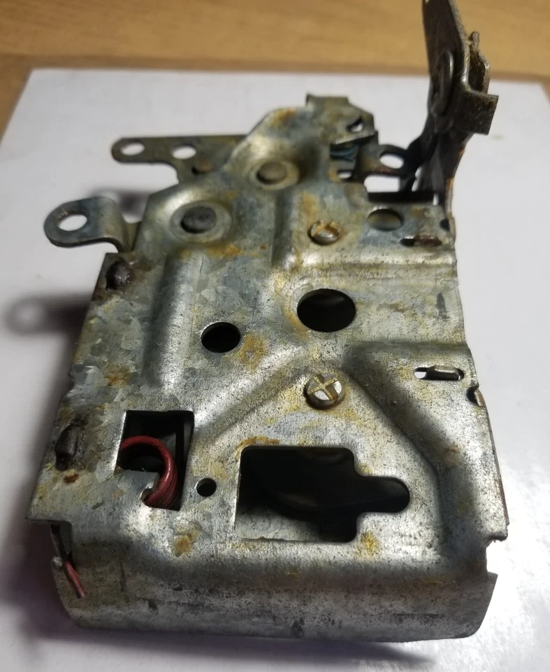 原始设备制造商福特 D7AZ-5321813-A LH 门闩 1973 - 76 都灵 — 第 3/4 张图片