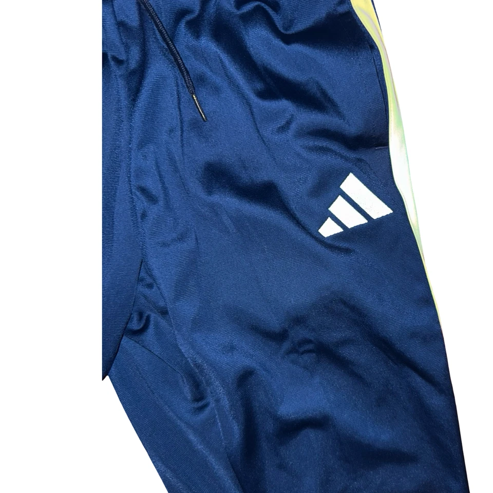 Pantalones tricot para hombre Adidas Essentials 3 bandas cónicos - color azul oscuro Foto 4 de 4