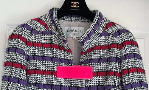 CHANEL 17S BLACK WHITE RED LILAC PINK CC LOGO TWEED RUNWAY JACKET 34 - Picture 12 of 23