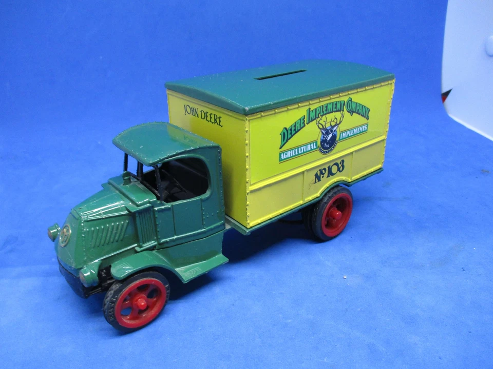 ERTL John Deere 1926 Mack 103 Bulldog Delivery Van 1/38 Scale Diecast w key - Image 2 of 4