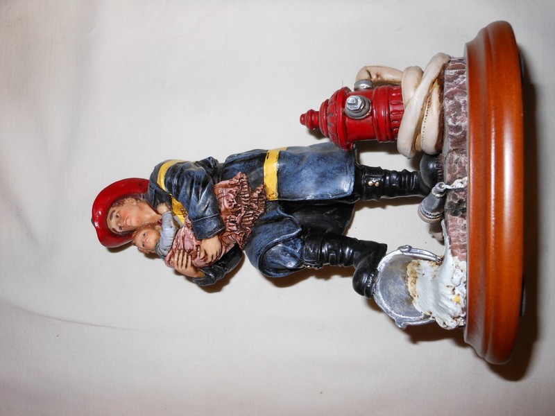 Firefighter Vanguard Red Hats of Courage Hero   Figurine Fireman and Child