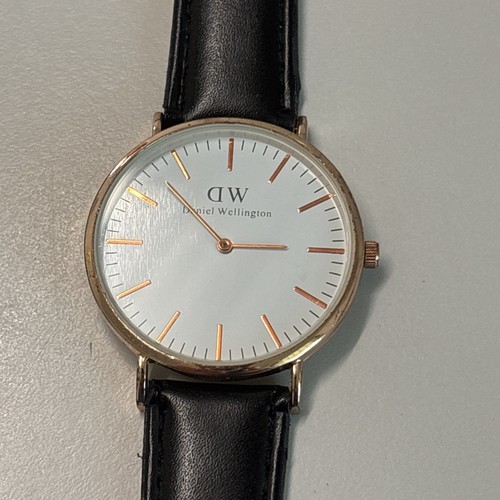 Daniel Wellington Japanese Quartz Movement Unisex Watch - Picture 2 of 9