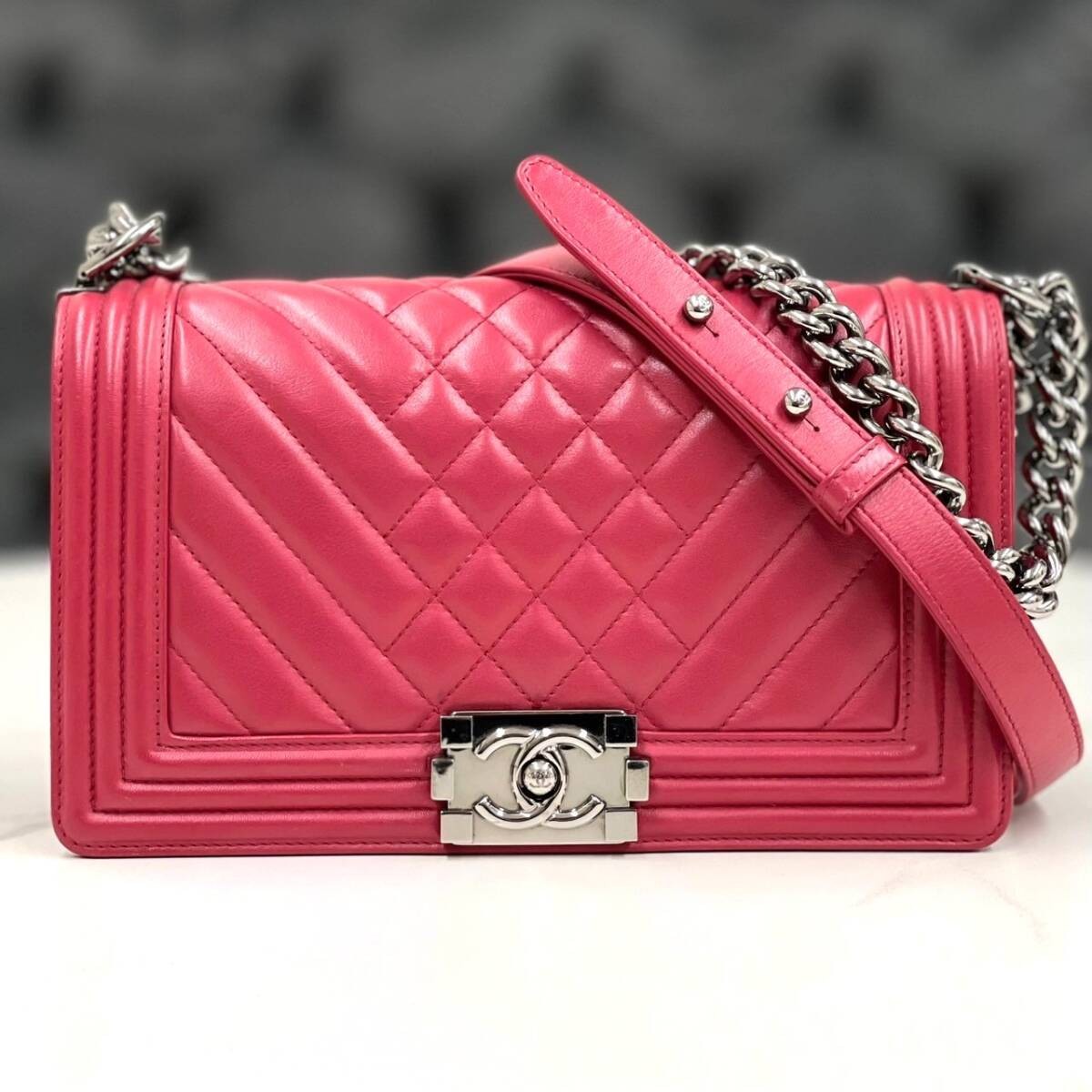 CHANEL Shoulder Bag Boy Chanel Matelass x Chevron Model 19