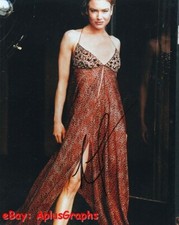 RENEE ZELLWEGER... Sexy Stunner - SIGNED