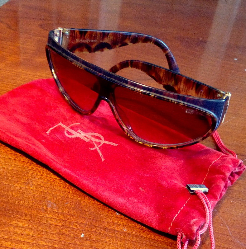 YVES SAINT LAURENT LUNETTES SOLEIL SUNGLASSES vintage 1980 ref : 8761 9 y67