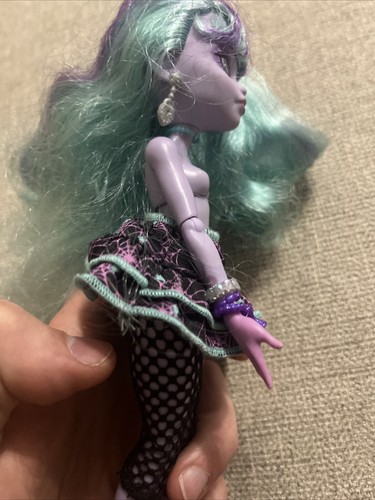 Monster High Twyla Creepover Party Doll - Picture 14 of 15