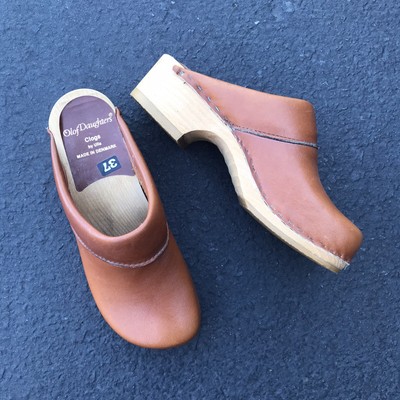 olaf daughters clogs