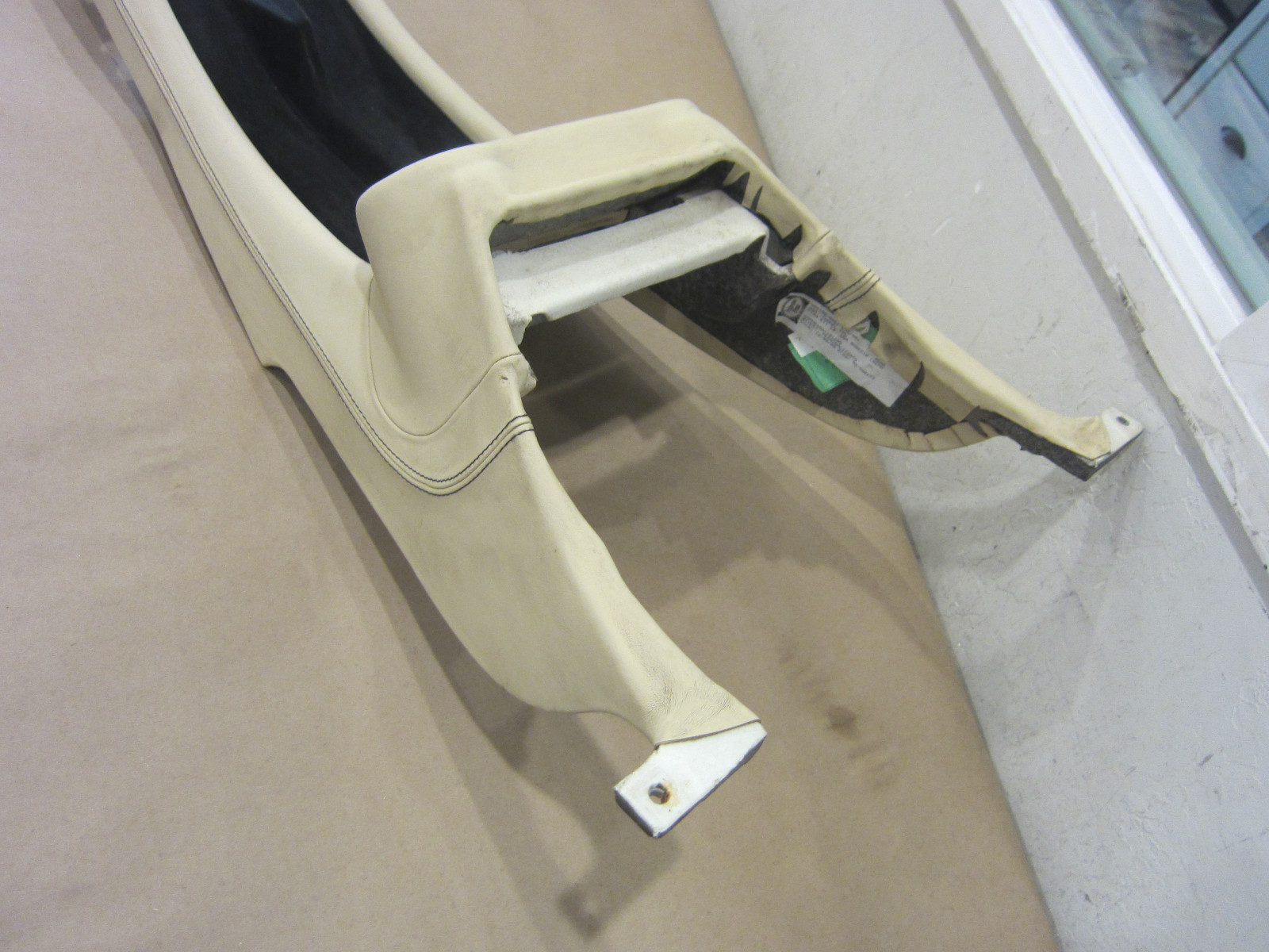 Ferrari California - Center Tunnel /Console - (Cream) - P/N 81302300