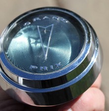 1965 1966 Pontiac Grand Prix Steering Wheel Center Cap Horn Button