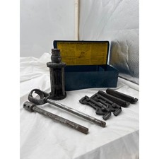 AMMCO MODEL 500 SELF LUBRICATING CYLINDER HONE W/METAL STORAGE BOX