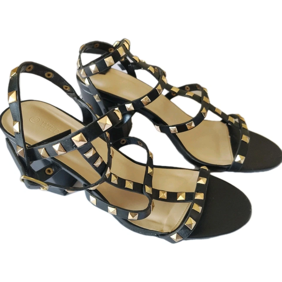 Sandalias de gladiador Wild Diva con tachuelas de tacón Chucky negras doradas EE. UU. 10 Foto 3 de 4