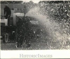 1969 Press Photo Crew from a local ice company makes snow out of blocks of ice
