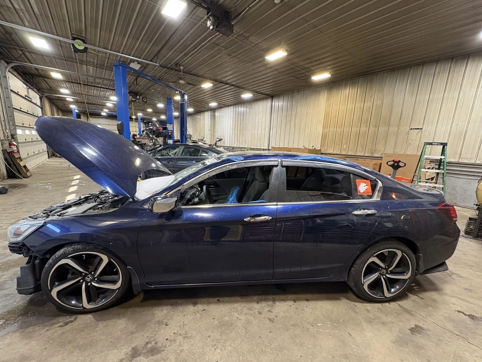 Conjunto de luz trasera derecha usado se adapta a: Honda Accord SDN 2013 cuarto montado con LED Foto 3 de 4