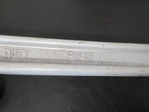 Pittsburgh PW-24 24" & PW-18 18" Aluminum Pipe Wrench Set - Picture 9 of 10