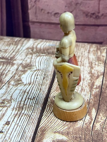 REPLACEMENT WHITE BISHOP 1958 ANRI TORIART CHARLEMAGNE CHESS PAINTED ONE BISHOP - Picture 4 of 5