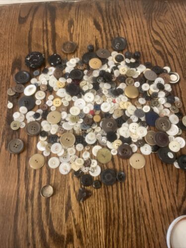 Huge Collection Of Antique and Vintage Buttons Lot, In Pint Jar - Picture 2 of 8