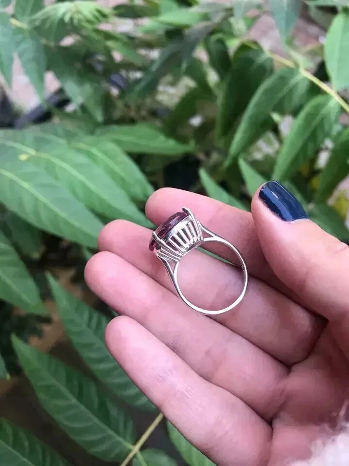 Помолвочное кольцо из чистого белого золота 14 карат с натуральным александритом шестиугольной огранки 2,70 карата - Изображение 3 из 4