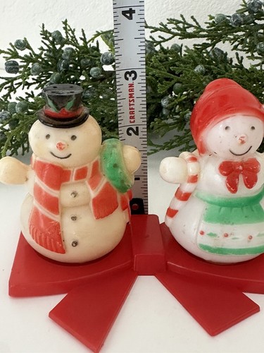 Agitadores de sal y pimienta de plástico duro vintage Mr & Mrs Snowman con base de arco - Imagen 12 de 12