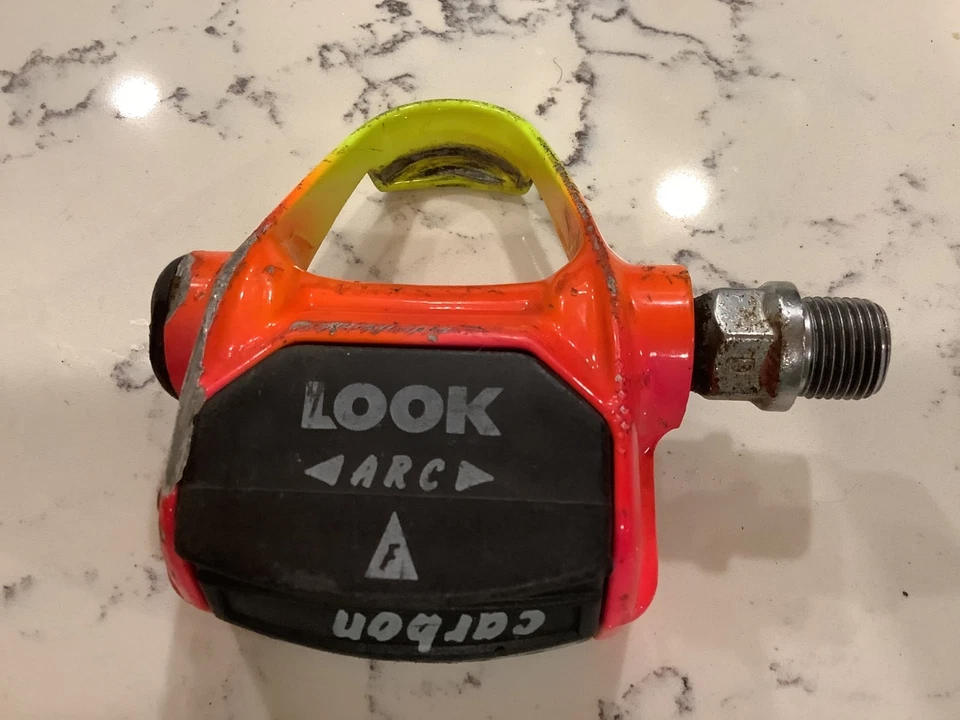 Pedales de arco de carbono Look. Rosa neón, naranja, amarillo, Ombré vintage años 80 Foto 3 de 4