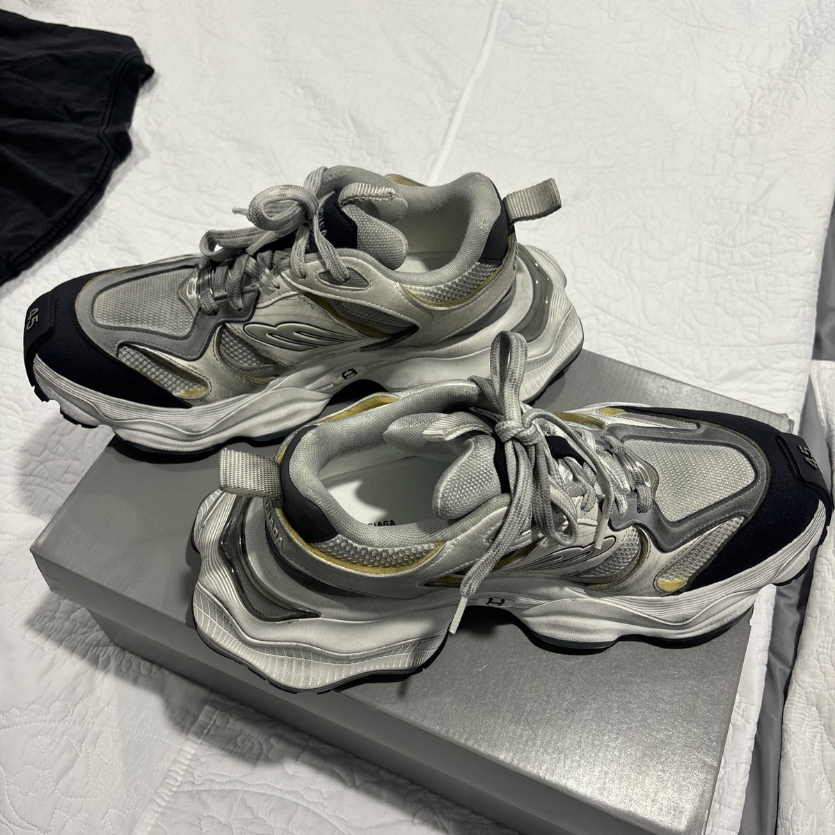 ✨BALENCIAGA 本物保証 美品 納品書原本付き27cm 41付属品多数✨ Size 12 - Balenciaga Cargo Sneaker Worn-Out - White Black for sale