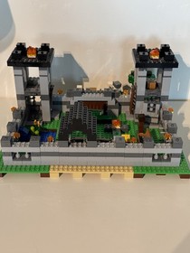 LEGO Minecraft: The Fortress 21127 Used 99.5% Complete set! and manuals