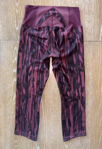 $88 LULULEMON Exquisite Crop Leggings Burgundy Black Painted Animal W6G61S GUC 8 - Picture 12 of 18