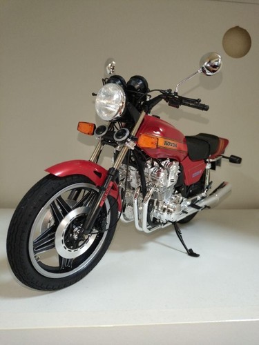 Tamiya 1/6 Scale Honda Cb750F Plastic Model Kit Vintage Motorcycle Kit - Picture 7 of 10