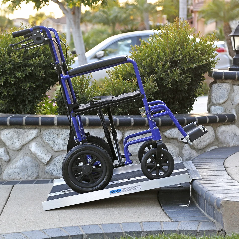 Rampa de carga plegable de aluminio extra ancha AllCure de 3' (36" x 31") Foto 3 de 4