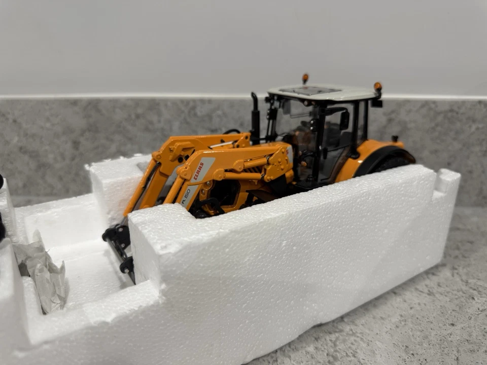 Wiking - Claas Arion 640 + FL 120 Communal - 1:32 Scale - 01700610 - New/Mint - Image 3 of 4