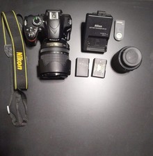 Nikon d3200 con due obiettivi: 18-105 vr e 18-55 vr + zaino + cavi e batterie