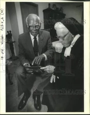 1990 Press Photo Victor Labat and Sister Mary David Young look over old photos