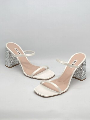 Miu Miu ベージュ ストラップ付き ハイヒール ミュウミュウ23年秋冬新作シューズ、“ポインテッドトゥ×華奢な