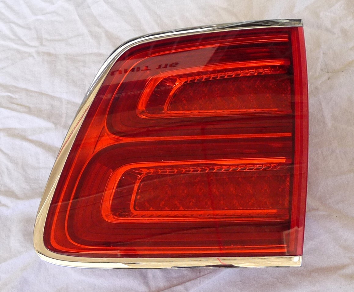 17-20 Bentley Bentayga Rear Left 36A945093L Right 36A945094L LED Taillight OEM