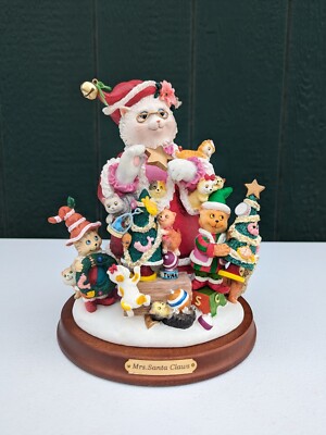The Danbury Mint:  Mrs. Santa Claws By Bill Bell 2002 - Great Shape!