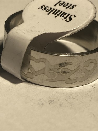 Size 19 Conetcted Hearts Print Ring Silver Tone Colored Stainless Steel New Ring - Picture 2 of 7