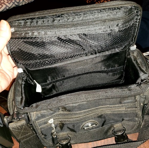 JVC GR-AXM18U Silver VHS Camcorder W/ Carry Bag Selling As Is For Parts Or Fix - Picture 11 of 14