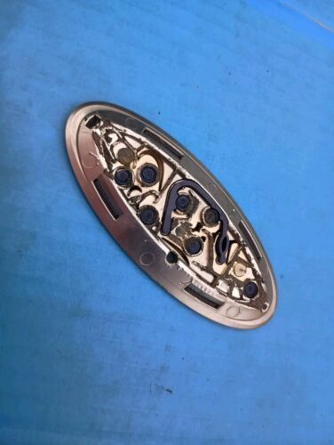 Ford Fiesta Focus Front Grille Emblem Blue Oval 2014-2019 Badge Logo OEM Used - Picture 4 of 5