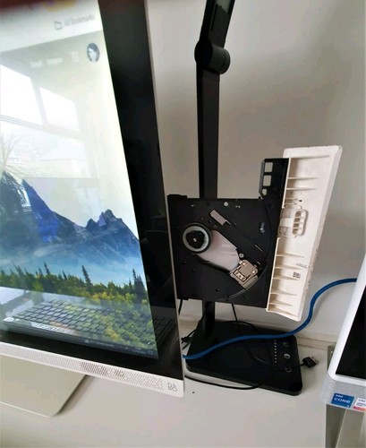 HP Pavilion 24-b209na 32GB 2TB 24 Zoll Windows 10 Touchscreen All in One PC. - Bild 4 von 8