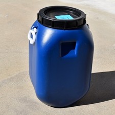8 GALLON STORAGE CONTAINER Barrel Drum Heavy Blue Plastic Screw Top Handles 81