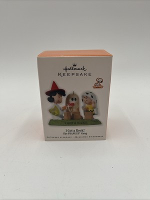 Hallmark PEANUTS Ornament I Got A Rock The Peanuts Gang 2010 QFO4633 NIB
