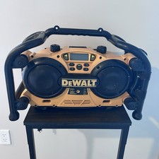 TESTED Dewalt DC011 Yellow AM/FM Battery Charger Worksite Radio 7.2 18V