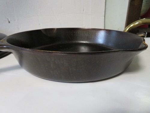 Vintage Griswold No 8 (704 A) Cast Iron Skillet w/ 1035 B Iron Mountain Lid - Picture 16 of 17