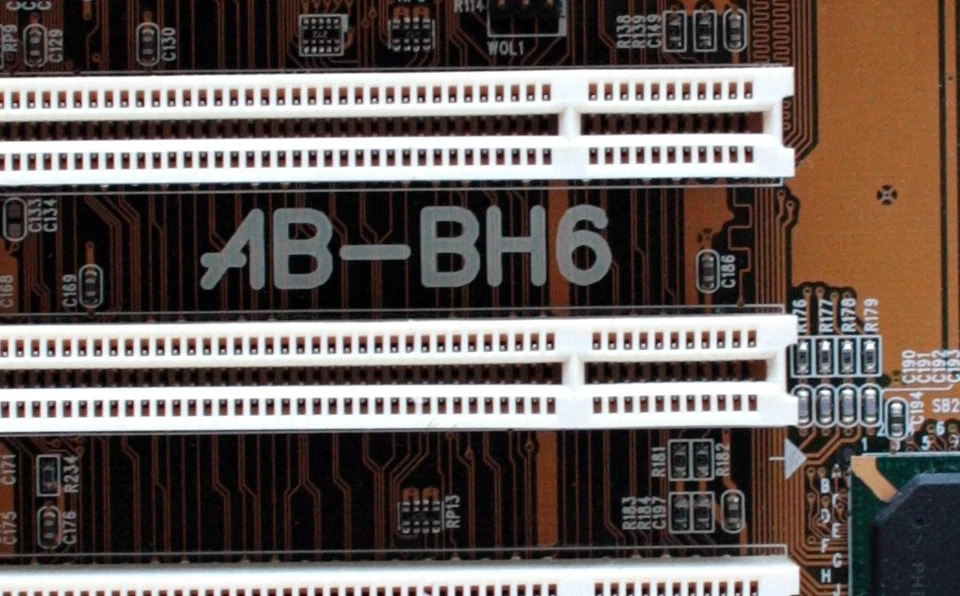 Motherboard, abit ab-bh6, bh6-0k, slot 1, 2x isa, 5x pci, rev 1.01,1.02,1.1 - Image 2 of 3