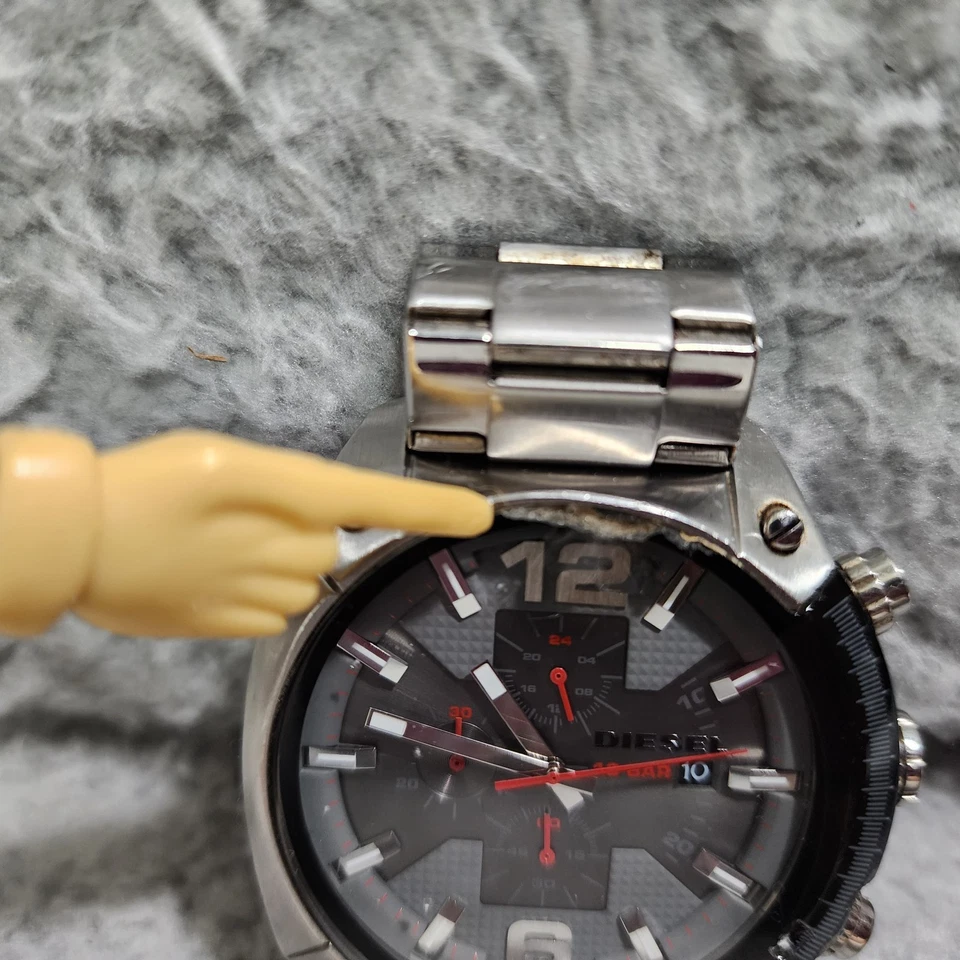 Reloj de cuarzo Diesel Overflow DZ4298 para hombre plateado acero inoxidable esfera analógica HME9 Foto 2 de 4