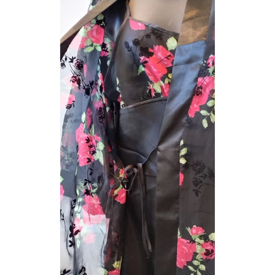 Secret Treasures Mujer 2 Piezas Bata y Chemise Mediano Negro Rojo Floral Foto 4 de 4