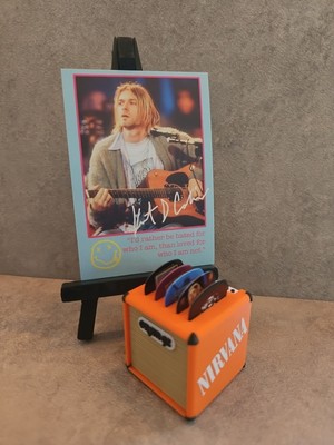 NIRVANA GITARRENPLEKTRUM + A7 ART CARD + 3D AMP Grunge Kurt Cobain NEVERMIND