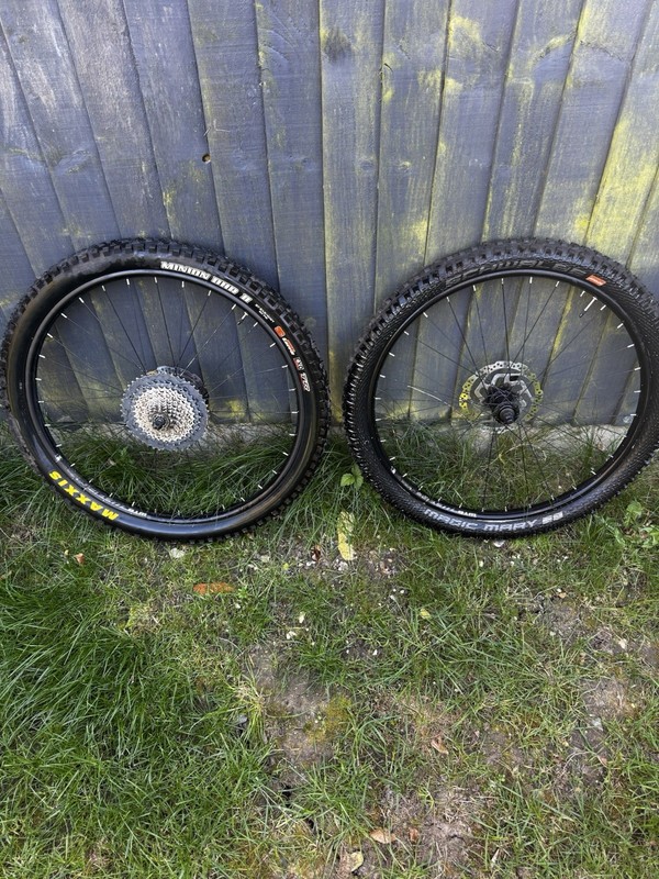 WTB STP I25 27.5 Wheelset Magic Mary And Minion DHR2, Shimano 11 Speed & Discs